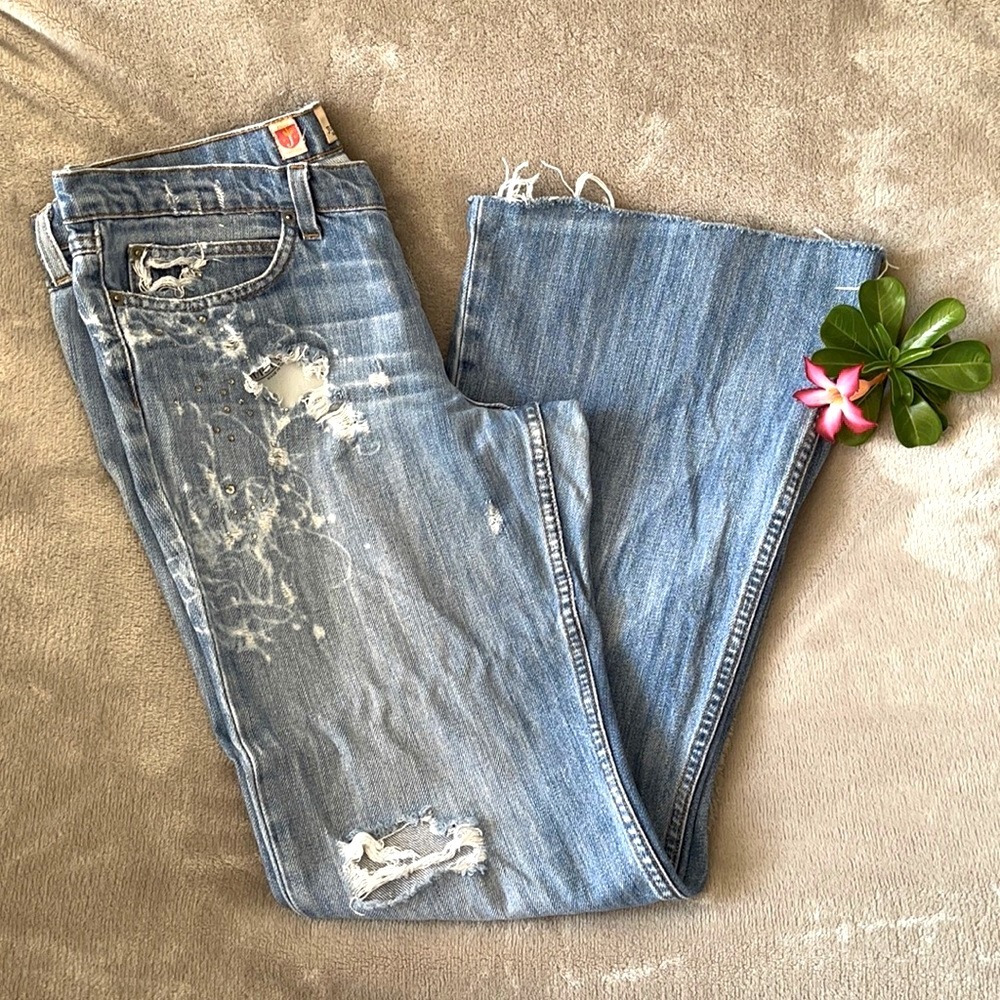 JUICY COUTURE | Women’s Light Wash Low Rise Distressed 90s Jeans Size 31